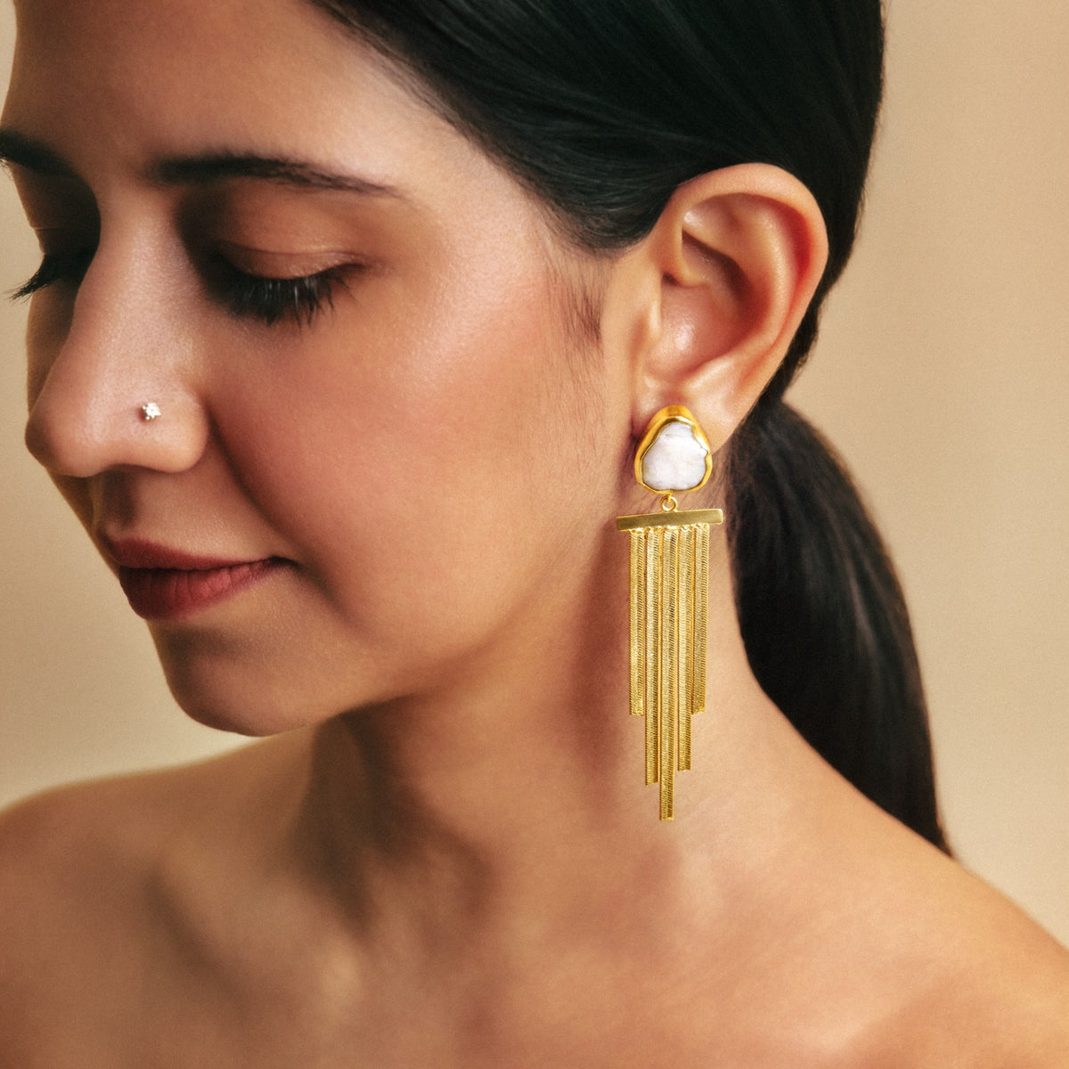 Flutes on Pearls (Gold)