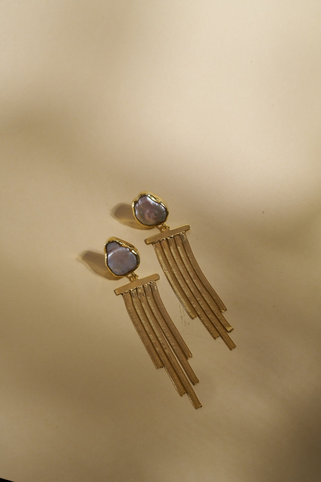Flutes on Pearls (Gold)